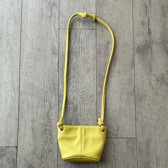 Handbags - Stylish Yellow Crossbody Bag